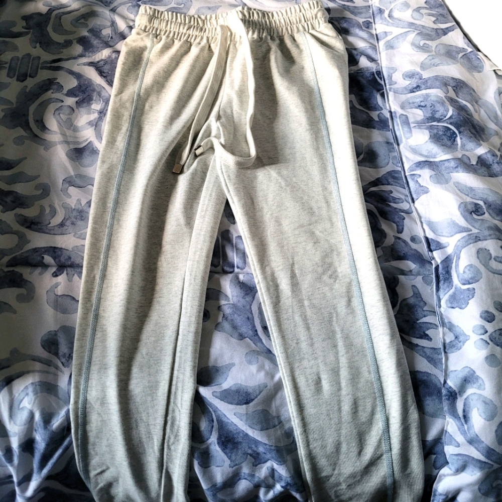 Tracksuit - Picture 4 of 5